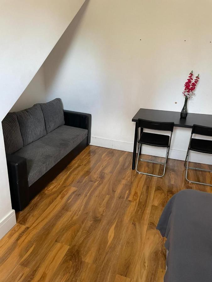 Sw16 Norbury Guesthouse London Exterior photo
